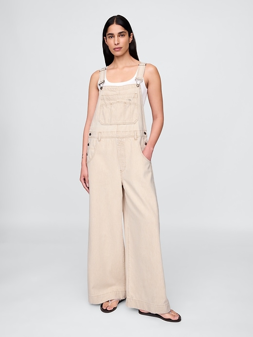 jeans-latzhose im baggy-stil