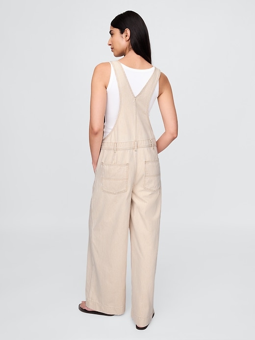 jeans-latzhose im baggy-stil