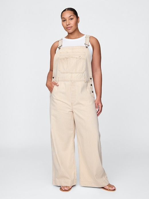 jeans-latzhose im baggy-stil