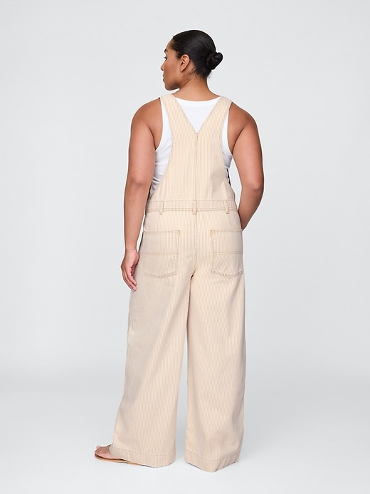 jeans-latzhose im baggy-stil
