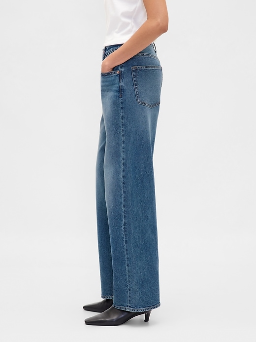 high-rise-jeans im 90er-jahre-stil mit lockerem schnitt