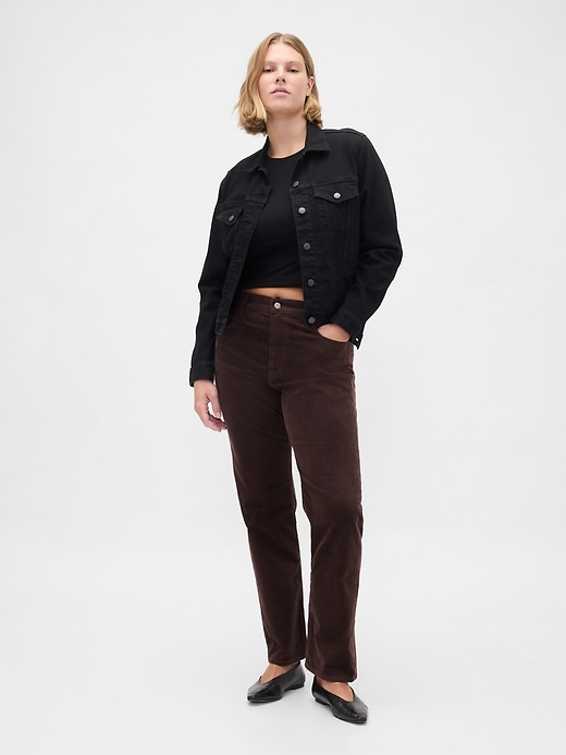 hochgeschnittene cordjeans im 90er-jahre-stil schmal geschnitten gerader schnitt