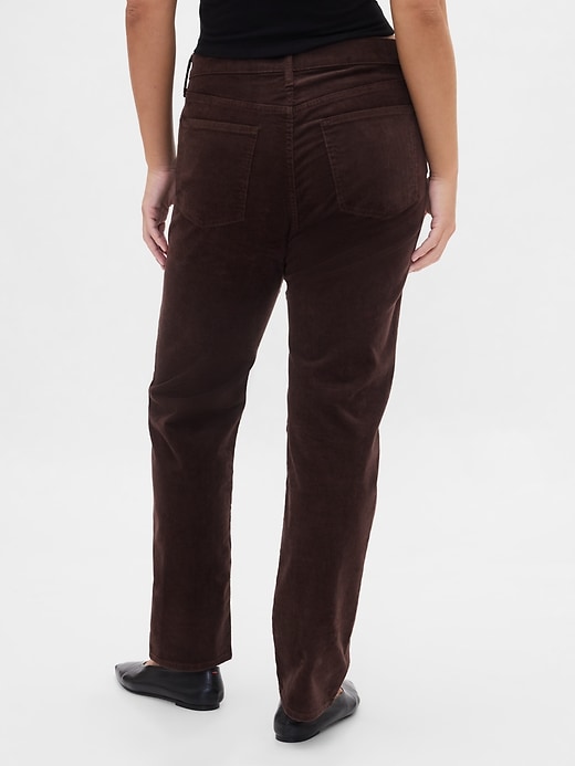 hochgeschnittene cordjeans im 90er-jahre-stil schmal geschnitten gerader schnitt