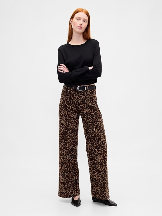 cordhose mit hohem bund und weitem bein