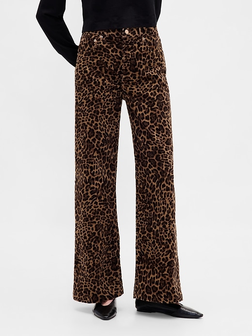 cordhose mit hohem bund und weitem bein