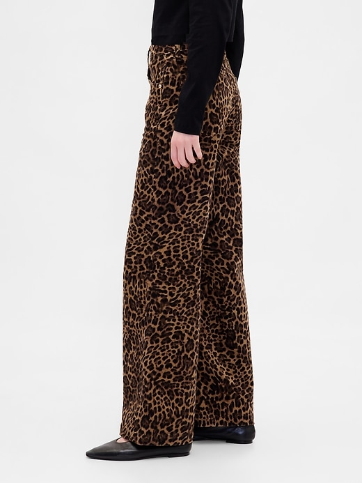 cordhose mit hohem bund und weitem bein