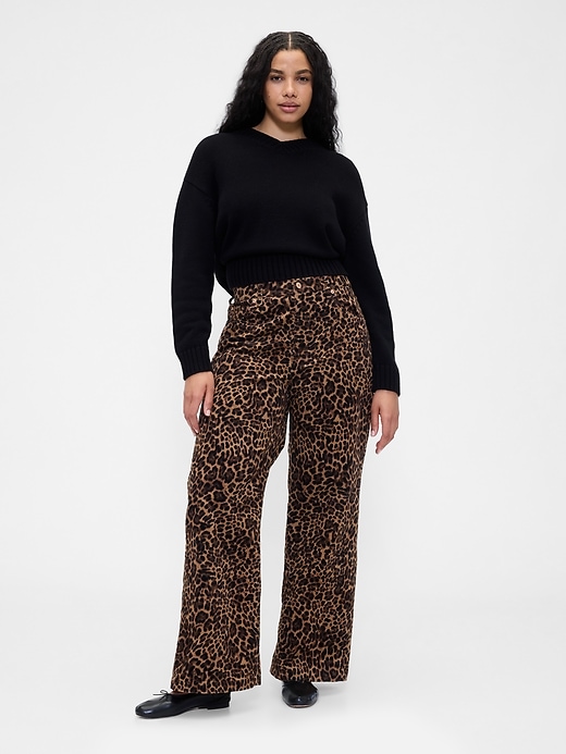 cordhose mit hohem bund und weitem bein