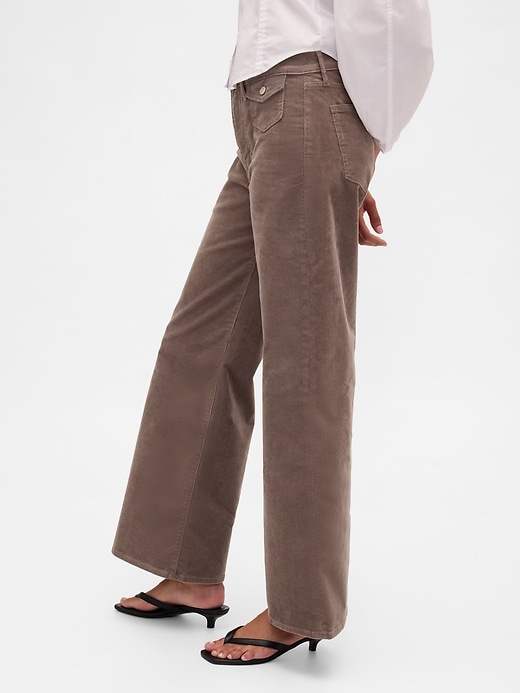 cordhose mit hohem bund und weitem bein