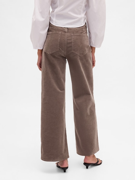 cordhose mit hohem bund und weitem bein