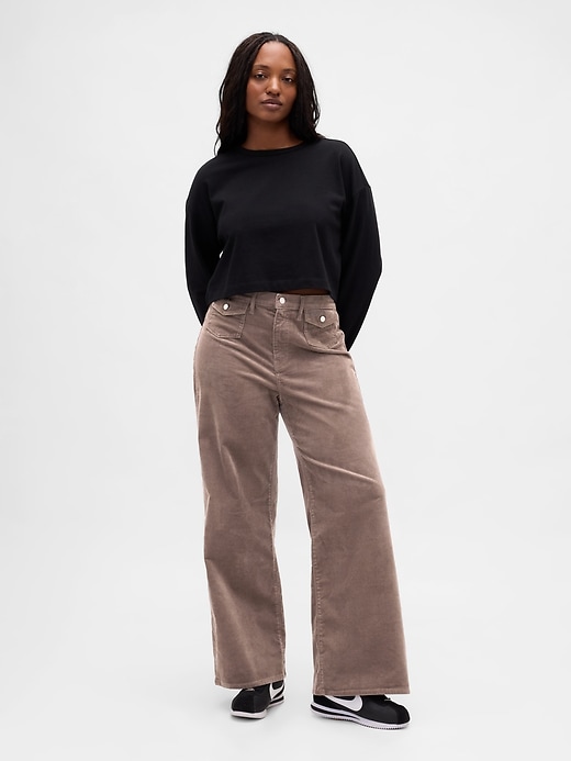 cordhose mit hohem bund und weitem bein