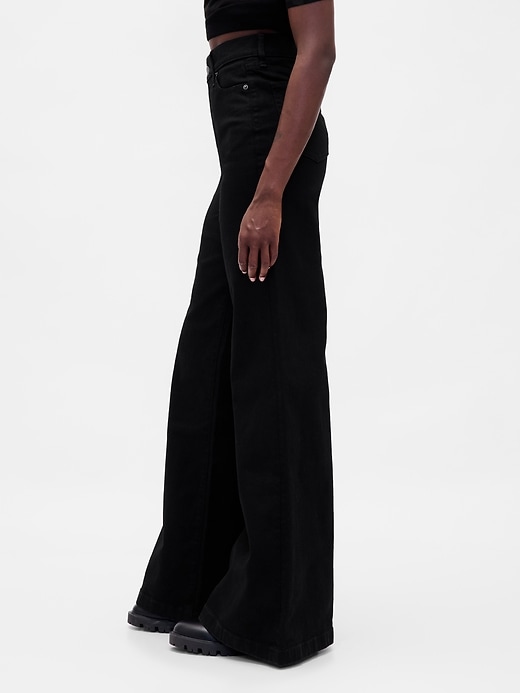 high-rise-jeans mit weitem schlag