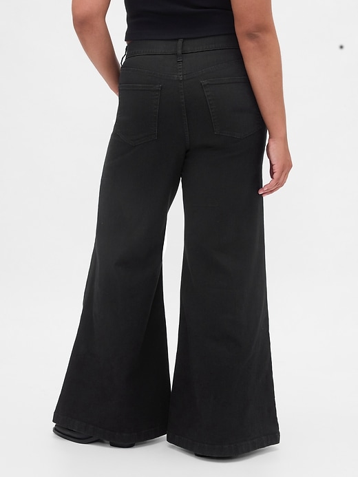 high-rise-jeans mit weitem schlag
