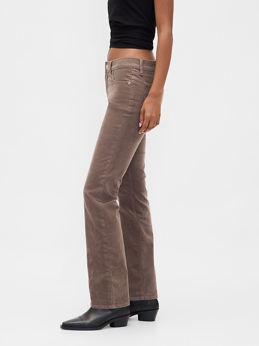 cordhose mit niedrigem bund schmal geschnitten gerader schnitt im 90er-jahre-stil