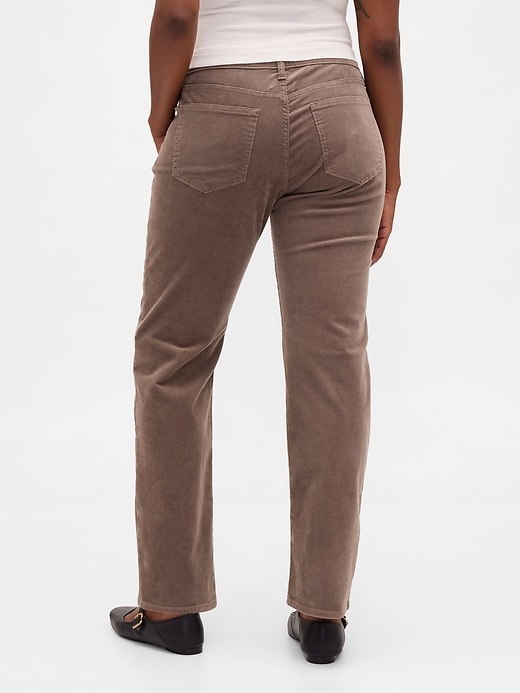 cordhose mit niedrigem bund schmal geschnitten gerader schnitt im 90er-jahre-stil