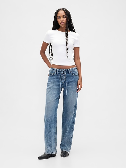 hüftig geschnittene lockere jeans im 90er-jahre-stil mit schnürung
