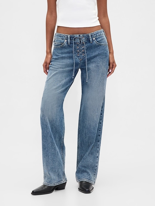 hüftig geschnittene lockere jeans im 90er-jahre-stil mit schnürung