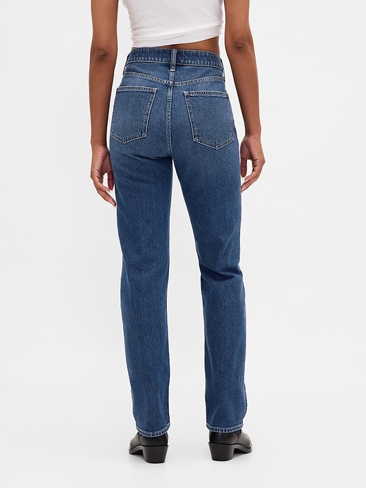curvy high rise slim straight jeans im 90er-jahre-stil mit geradem bein und schmalem schnitt.