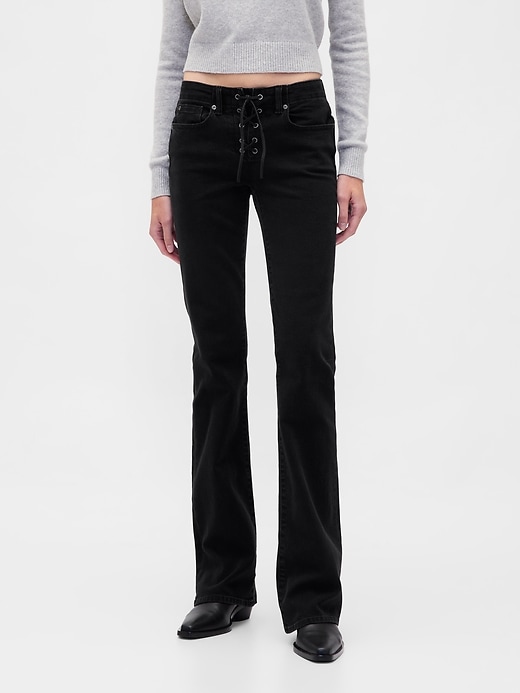 hüftjeans mit langem schmalem schnitt und schnürung