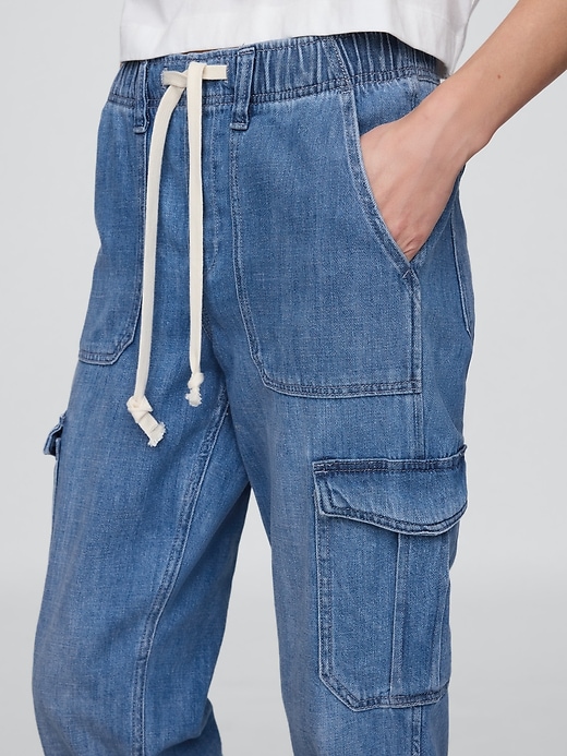 jeans-jogginghose mit cargo-funktion