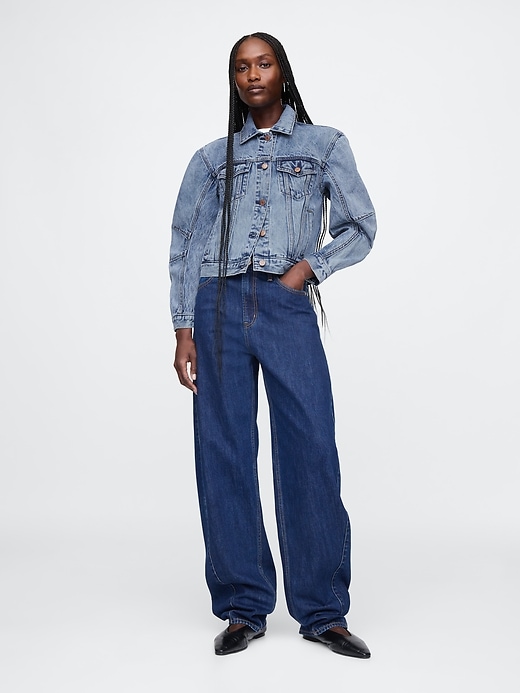 jeansjacke mit ikonischen barrel-Ärmeln