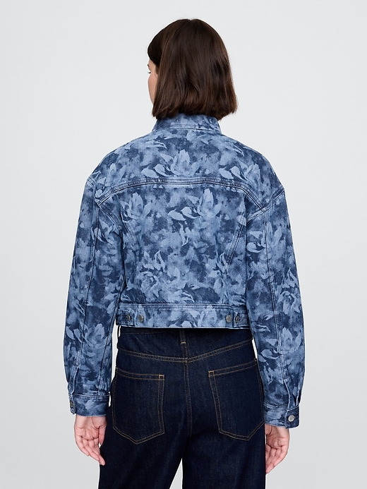 kurze jeansjacke mit blumenmuster