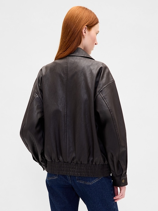oversized-jacke aus veganem leder