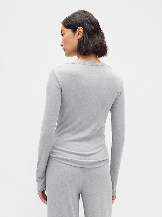 mini-ripp-pyjamaoberteil mit spitzenbesatz