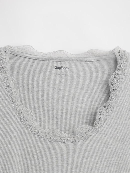 mini-ripp-pyjamaoberteil mit spitzenbesatz