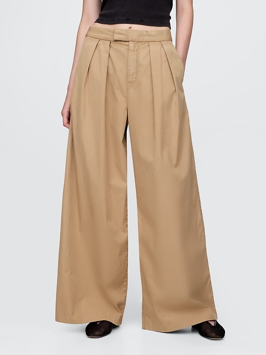 khakihosen mit hohem bund bundfalten und weitem bein aus twill