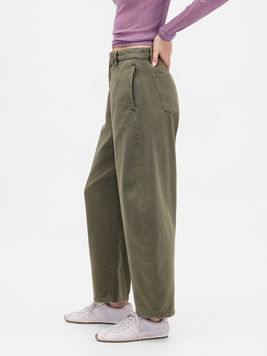 twill-hosen mit mittelhohem bund