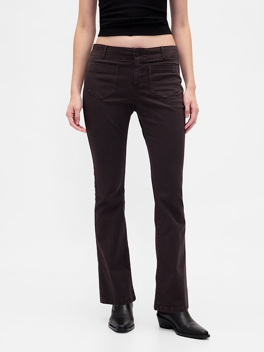 lange schmal geschnittene hose aus twill mit niedrigem bund