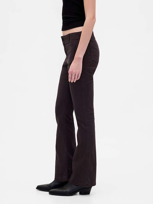 lange schmal geschnittene hose aus twill mit niedrigem bund
