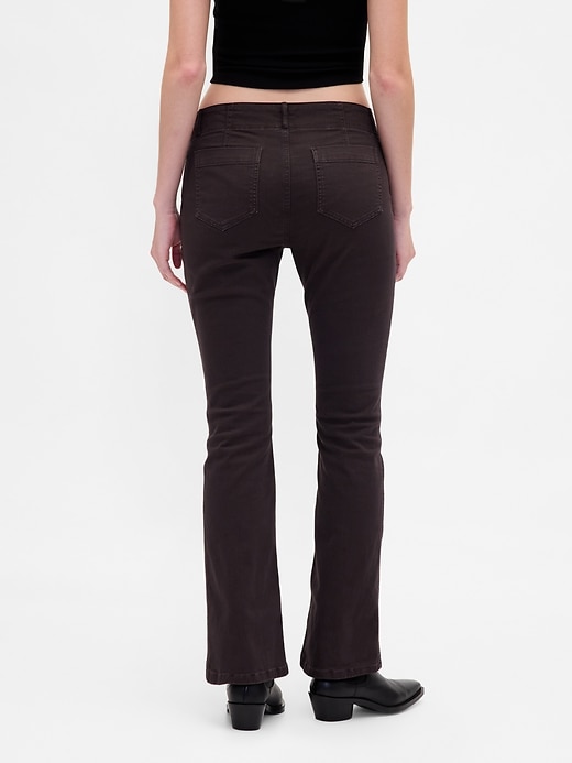lange schmal geschnittene hose aus twill mit niedrigem bund