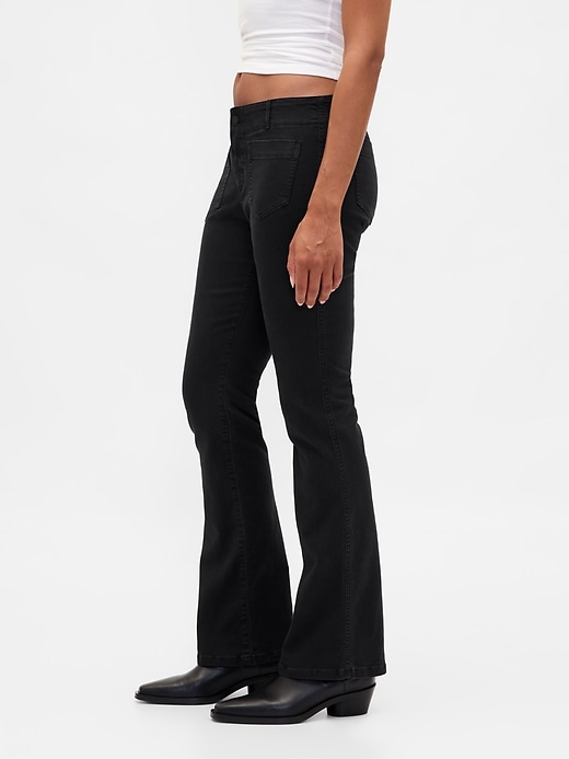 lange schmal geschnittene hose aus twill mit niedrigem bund