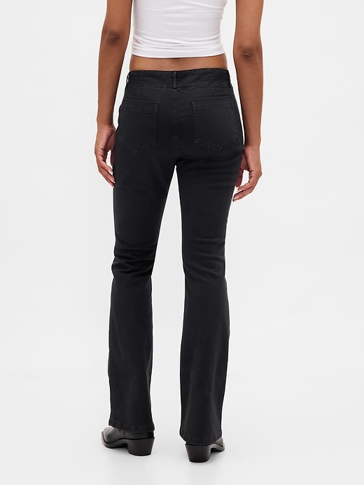 lange schmal geschnittene hose aus twill mit niedrigem bund