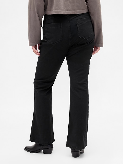 lange schmal geschnittene hose aus twill mit niedrigem bund