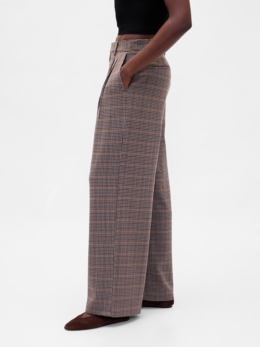 365 high rise hose aus gebürstetem twill mit falten