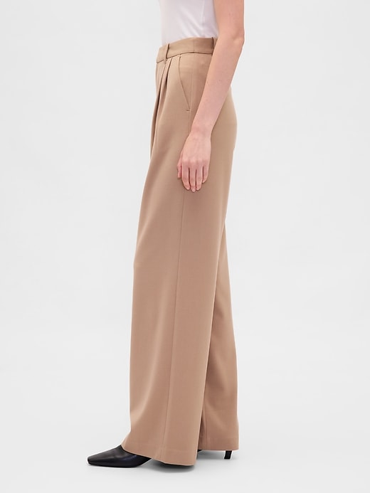 365 high rise hose aus gebürstetem twill mit falten