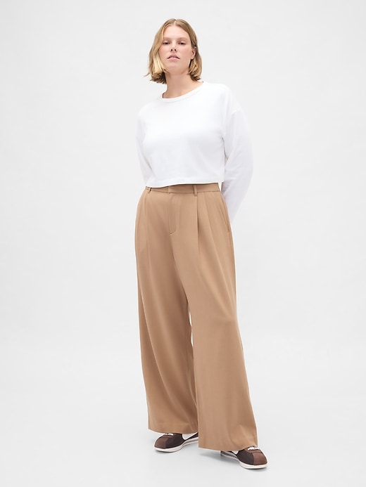 365 high rise hose aus gebürstetem twill mit falten
