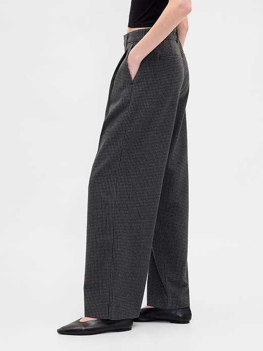 365 high rise hose aus gebürstetem twill mit falten