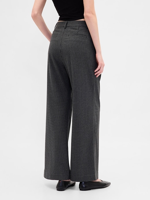 365 high rise hose aus gebürstetem twill mit falten