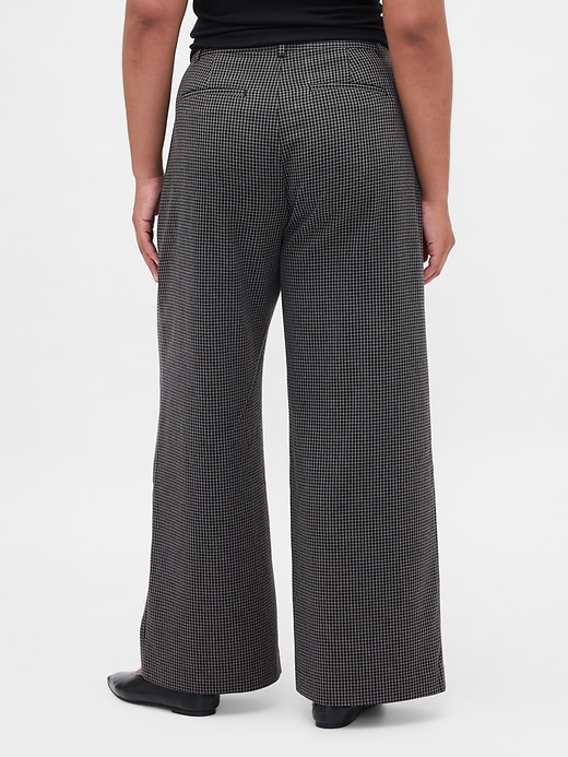 365 high rise hose aus gebürstetem twill mit falten
