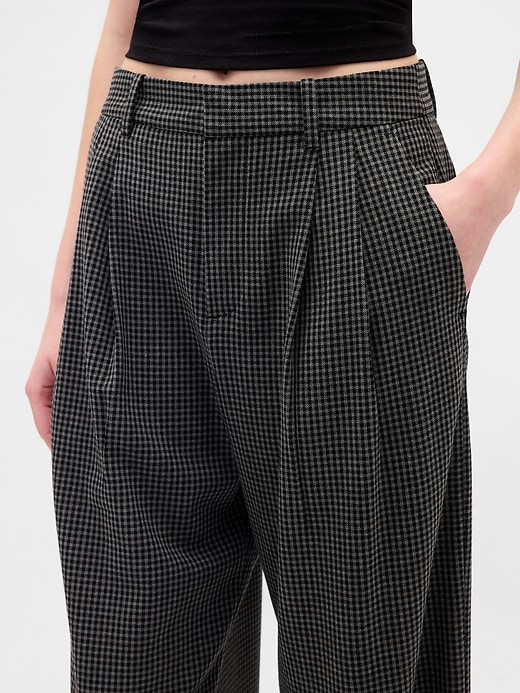365 high rise hose aus gebürstetem twill mit falten