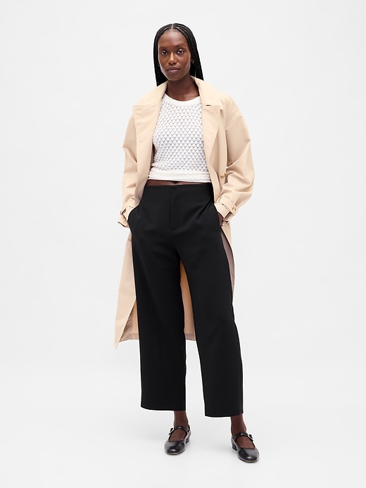 hochgeschnittene gerade geschnittene twill-hose am knöchel