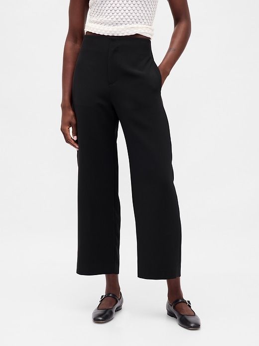 hochgeschnittene gerade geschnittene twill-hose am knöchel