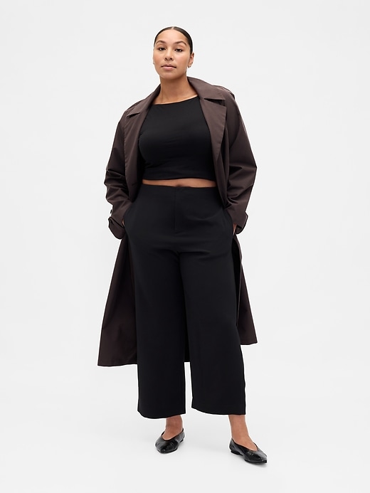 hochgeschnittene gerade geschnittene twill-hose am knöchel