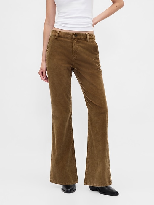 cordhose mit mittelhohem bund und schlag