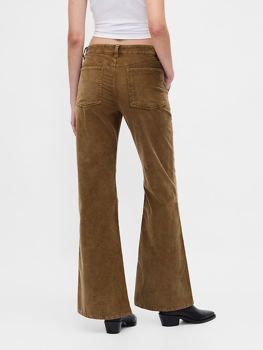 cordhose mit mittelhohem bund und schlag