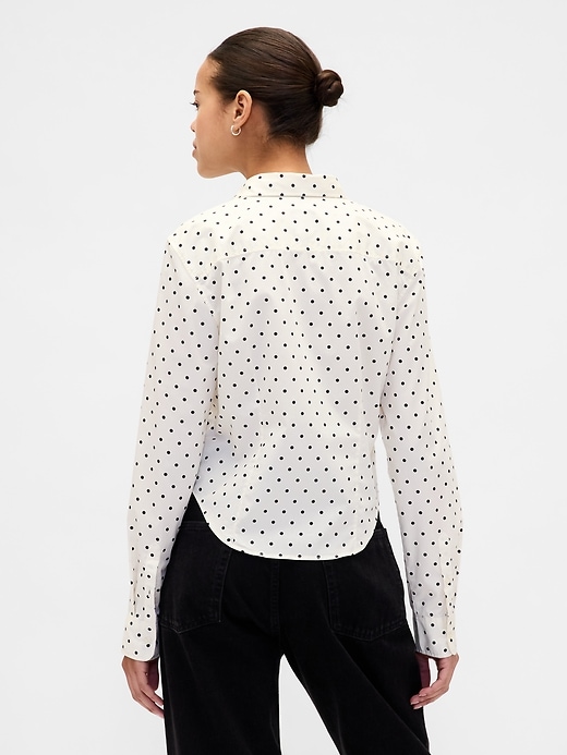figurbetontes crop-shirt aus bio-baumwolle