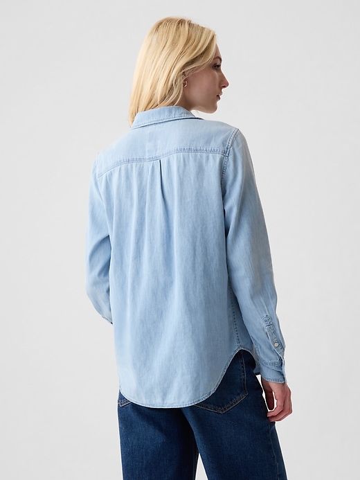 klassisches denim-hemd aus bio-baumwolle